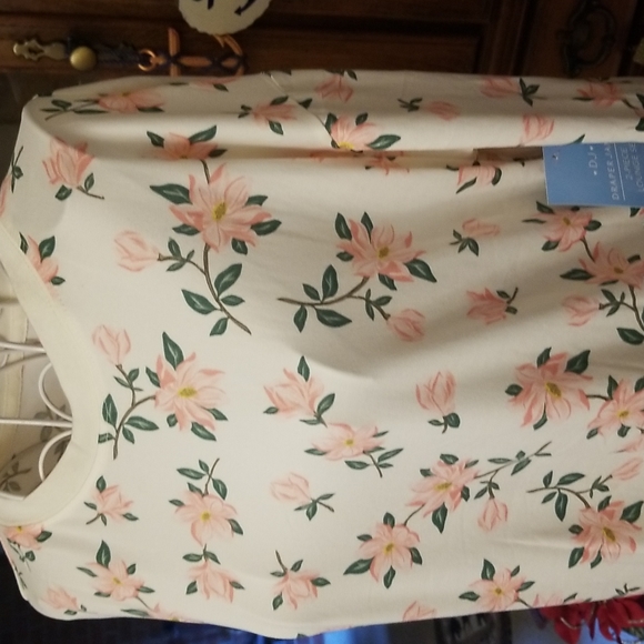 Draper James lounge top. NWT - Picture 3 of 11